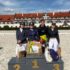 Jeźdźcy stojący przy podium